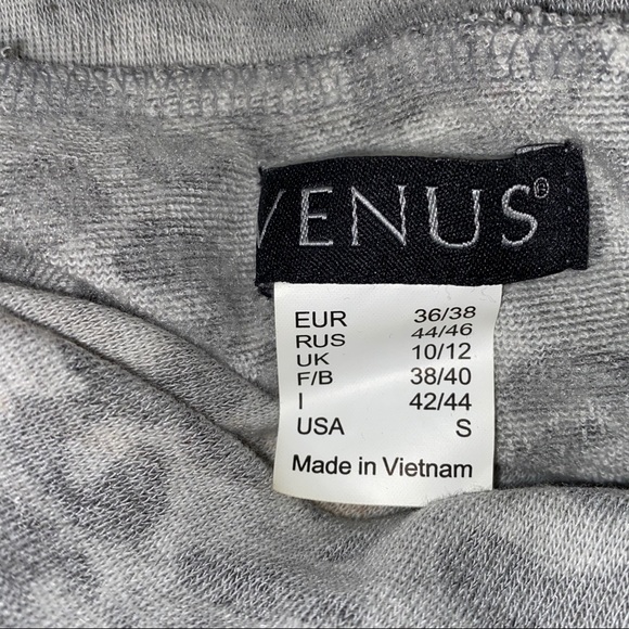 🚫SOLD🚫 VENUS Gray Cheetah Cowl Top w/Thumbholes - Picture 6 of 7